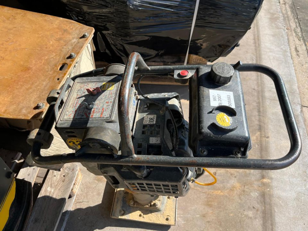 BOMAG BT 60 4 Diverse Stampfer - Engins de chantier: photos 3 BOMAG BT 60 4 Diverse Stampfer - Engins de chantier: photos 3