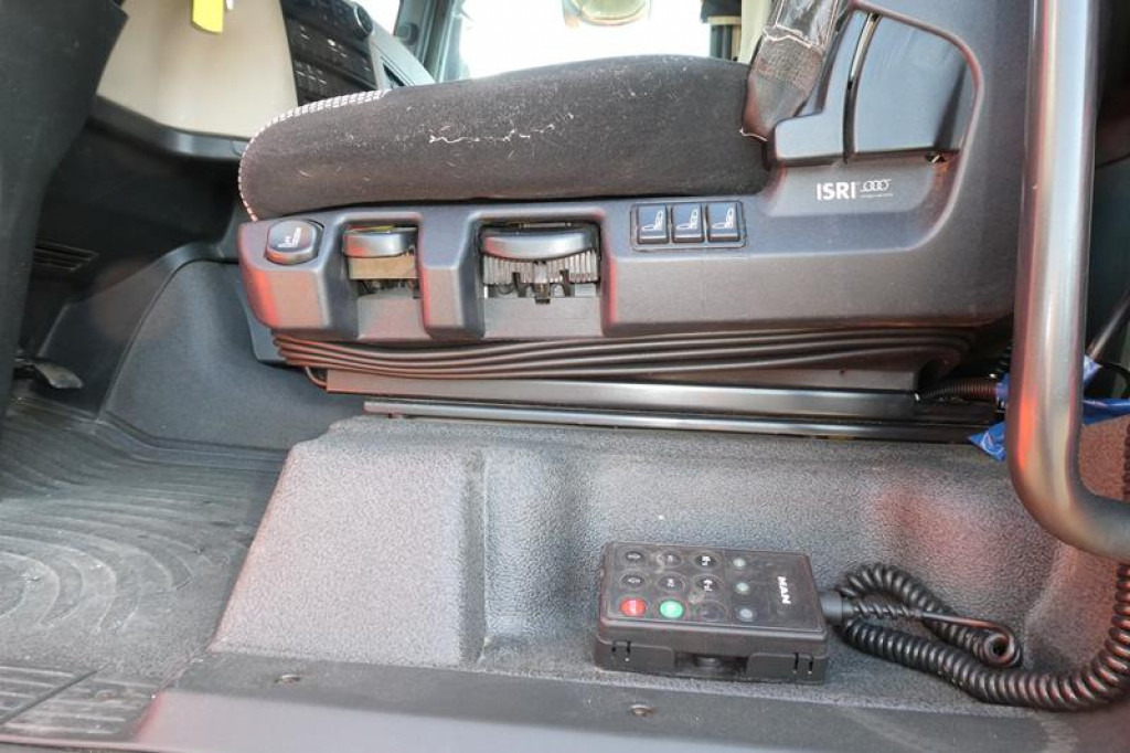 MAN TG-X 24.500 6x2-4 LL-U Pritsche Maschinentransporter - Camion plateau: photos 4 MAN TG-X 24.500 6x2-4 LL-U Pritsche Maschinentransporter - Camion plateau: photos 4