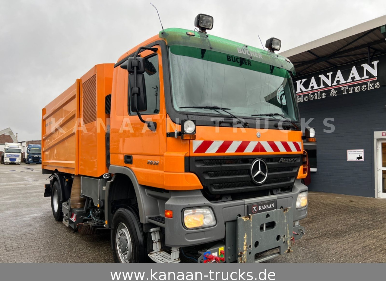 Mercedes-Benz 2032 Actros 4x4 Bucher STKF 9500 AIRPORT KLIMA - Balayeuse de voirie: photos 1 Mercedes-Benz 2032 Actros 4x4 Bucher STKF 9500 AIRPORT KLIMA - Balayeuse de voirie: photos 1