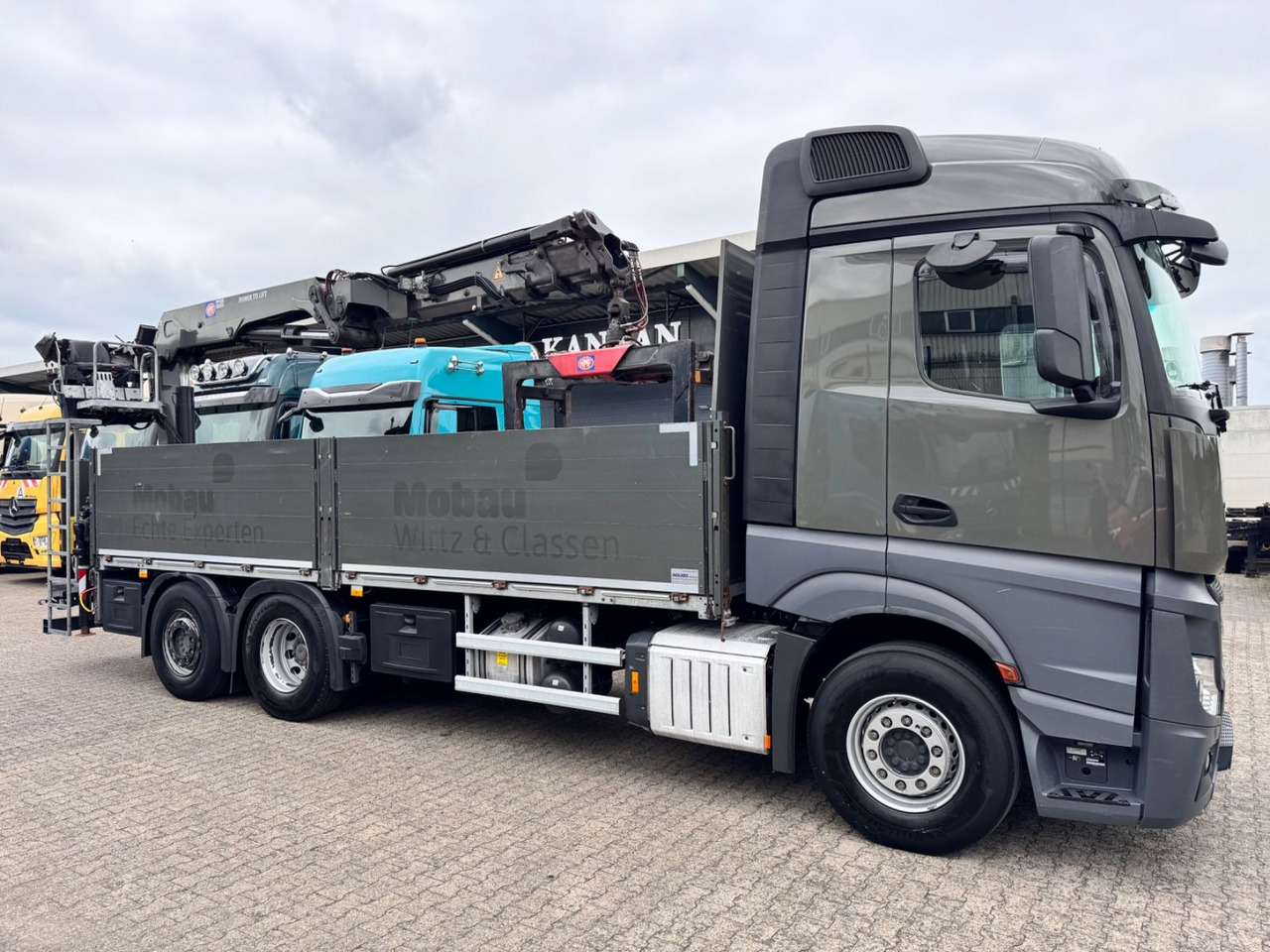 Mercedes-Benz 2545 Actros 4 Baustoffkran HMF Hochdach - Camion grue: photos 5 Mercedes-Benz 2545 Actros 4 Baustoffkran HMF Hochdach - Camion grue: photos 5
