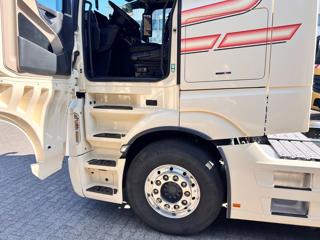 Mercedes-Benz 1848 LS Actros 5 GigaSpace - Tracteur routier: photos 5 Mercedes-Benz 1848 LS Actros 5 GigaSpace - Tracteur routier: photos 5