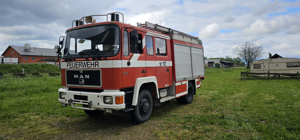 MAN 12.232 Feuerwehr Firetruck Autobomba - Camion de pompier: photos 3 MAN 12.232 Feuerwehr Firetruck Autobomba - Camion de pompier: photos 3