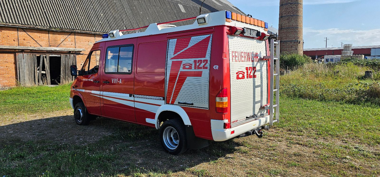 Mercedes-Benz Allrad Sprinter 416 Feuerwehr 4x4 VAN - Véhicule utilitaire: photos 4 Mercedes-Benz Allrad Sprinter 416 Feuerwehr 4x4 VAN - Véhicule utilitaire: photos 4