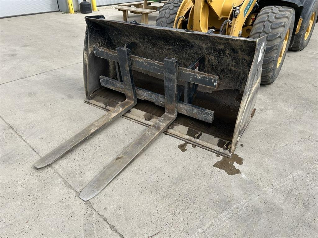 CAT 906M (8758) - Valet de ferme: photos 5 CAT 906M (8758) - Valet de ferme: photos 5