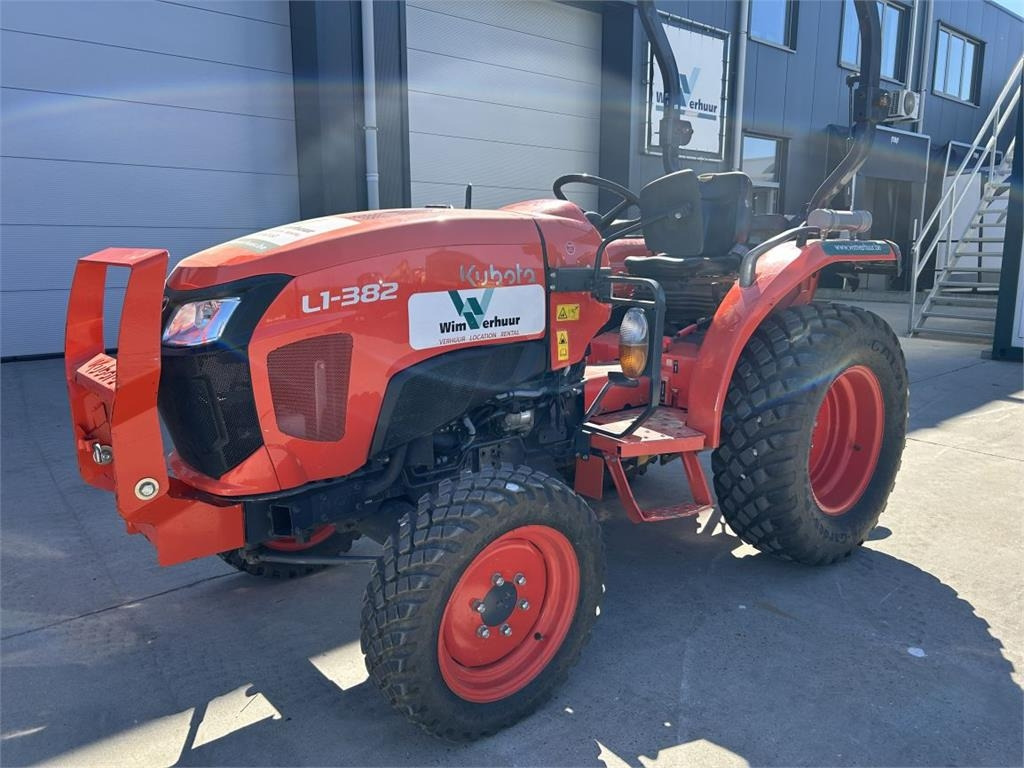 Kubota L1-382 (5283)  - Tracteur communal: photos 2 Kubota L1-382 (5283)  - Tracteur communal: photos 2