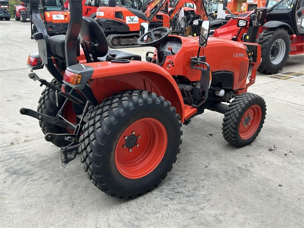 Kubota L1-382 (7325)  - Tracteur communal: photos 4 Kubota L1-382 (7325)  - Tracteur communal: photos 4
