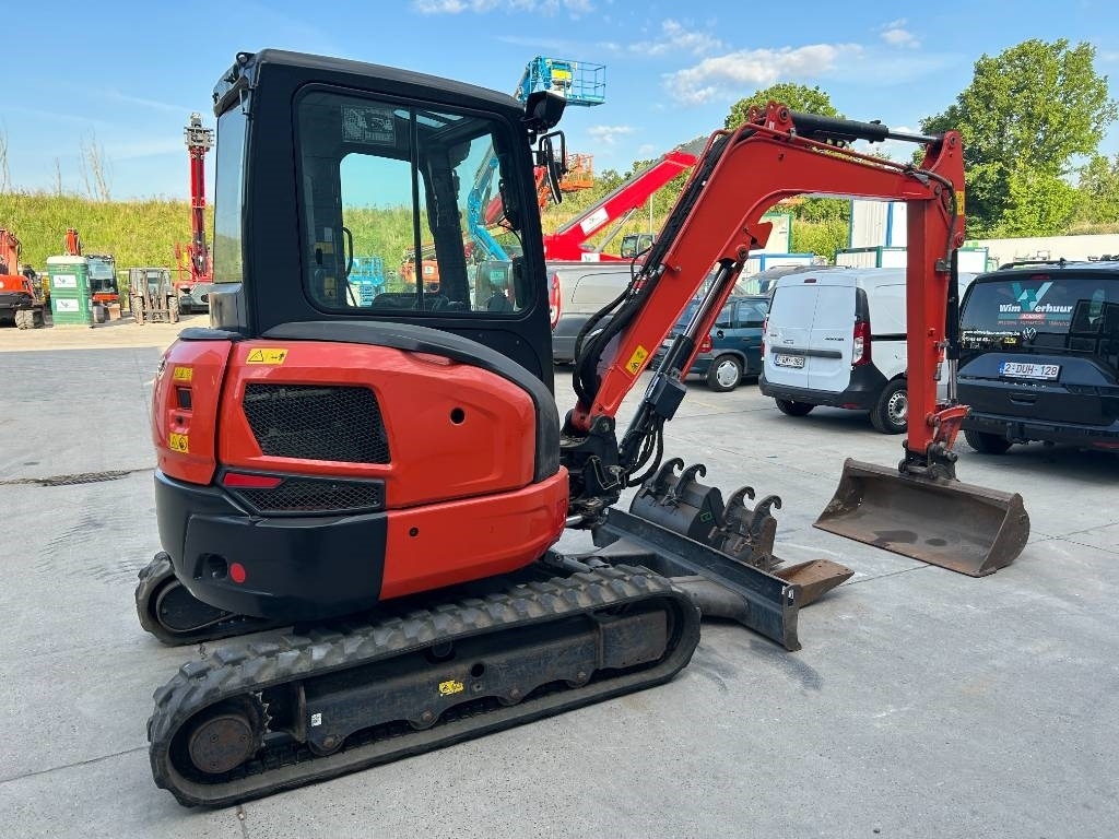 Kubota U 36-4 - Mini pelle: photos 4 Kubota U 36-4 - Mini pelle: photos 4
