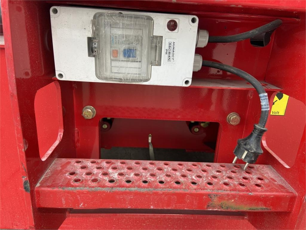 Magni ES1612ACP (7896) - Nacelle ciseaux: photos 4 Magni ES1612ACP (7896) - Nacelle ciseaux: photos 4