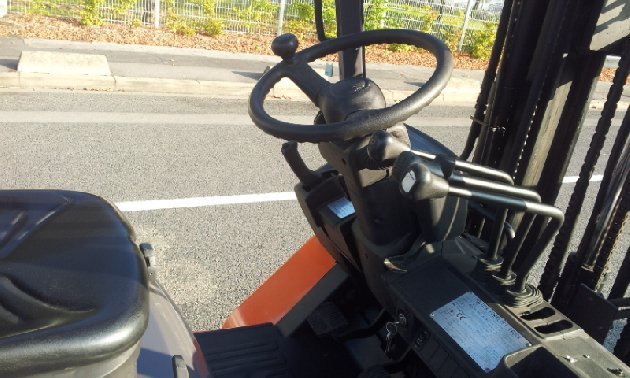 Toyota 7FGF20 - Chariot élévateur à gaz: photos 4 Toyota 7FGF20 - Chariot élévateur à gaz: photos 4