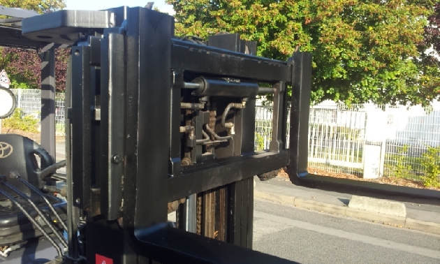 Toyota 7FGF20 - Chariot élévateur à gaz: photos 3 Toyota 7FGF20 - Chariot élévateur à gaz: photos 3